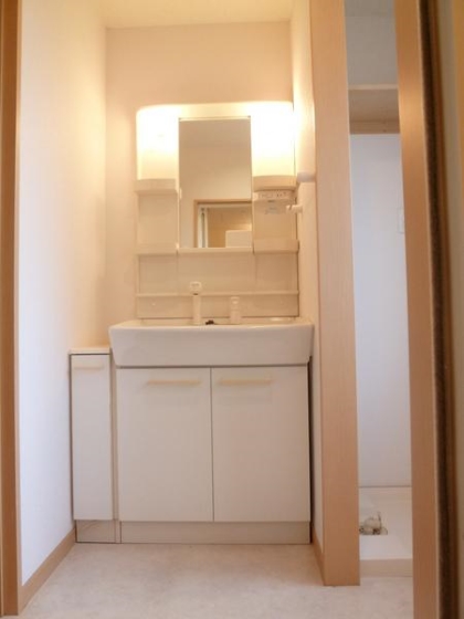 洗面設備　コンパクトで使いやすい洗面所