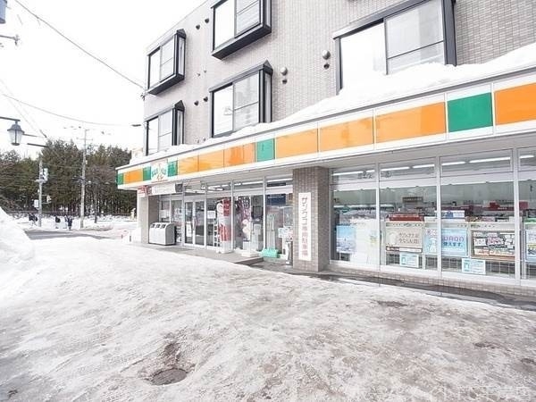コンビニ　サンクス北海学園前店（コンビニ）まで551m