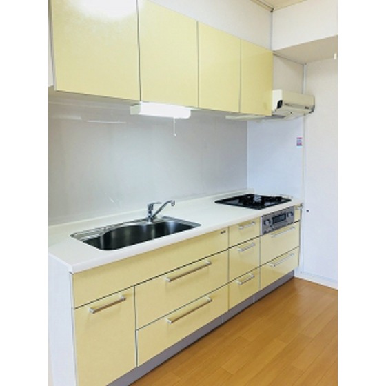 キッチン　システムキッチン！３口ガスコンロ