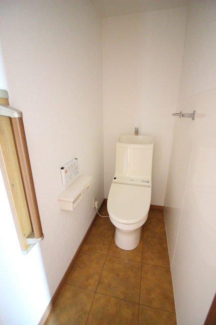 トイレ　洗浄暖房便座