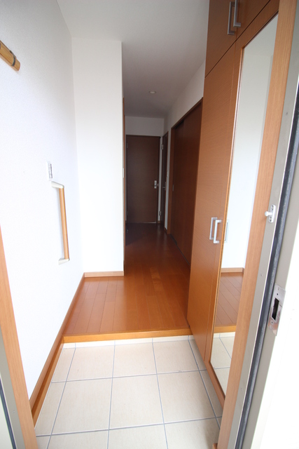 玄関　姿見のある玄関