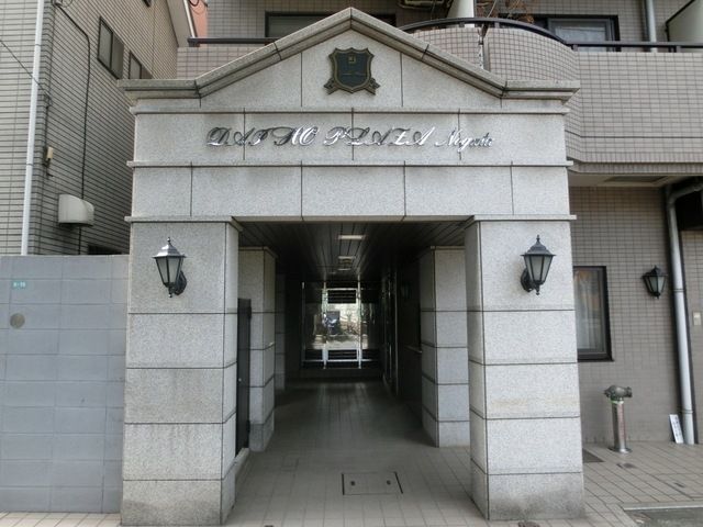 エントランス　オートロック付きのエントランス