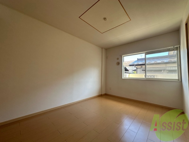 その他部屋・スペース　陽当たりが良く、スペースに余裕がある寝室ですね。