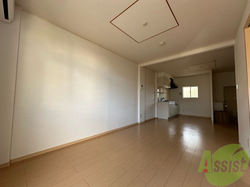 居室・リビング　陽当たりが良く、広々として過ごしやすそうです。