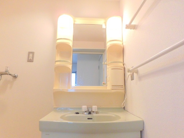 洗面設備　※同仕様写真含む