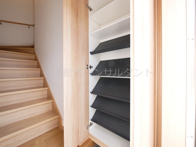 収納　シューズボックス