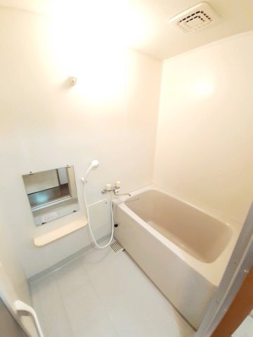 バス・シャワールーム　お風呂で日々の疲れを落としましょう