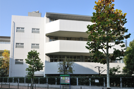 小学校　港区立小中一貫教育校赤坂学園赤坂小学校（小学校）まで263m