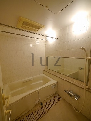 バス・シャワールーム　ゆったりと過ごせるバスルーム！