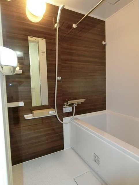 バス・シャワールーム　嬉しい追い焚き・浴室乾燥機付きです♪