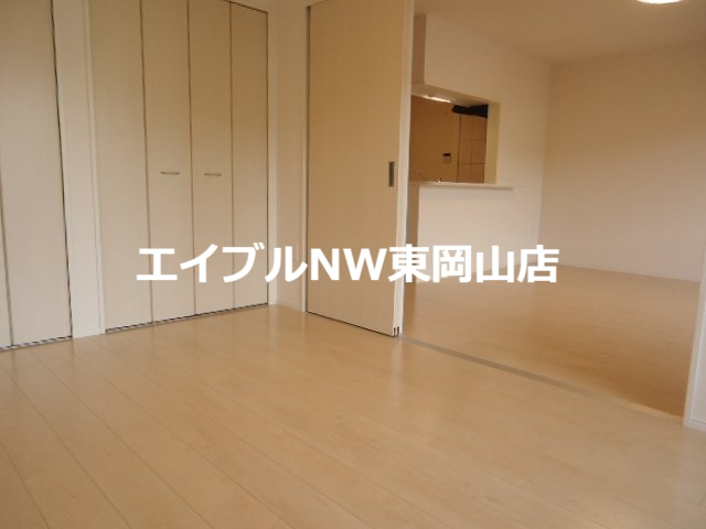 その他　洋室からリビング