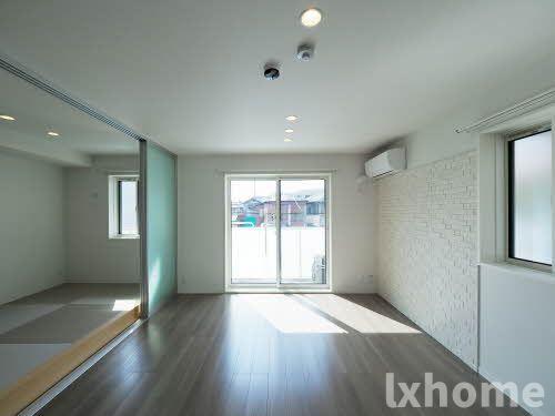 居室・リビング　こちらのリビングで趣味の時間をお楽しみください