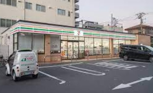 コンビニ　セブンイレブン 墨田八広4丁目店（コンビニ）まで553m