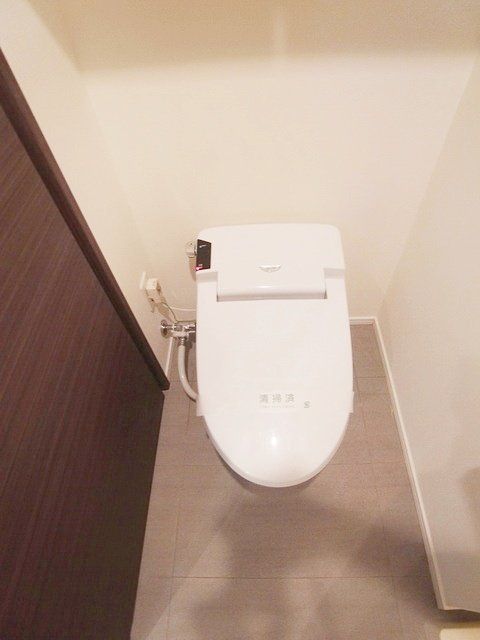 トイレ　★スタイリッシュなタンクレストイレ★