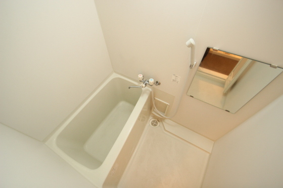 バス・シャワールーム　※別部屋の写真です