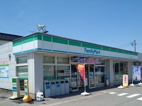 コンビニ　ファミリーマート富山石坂店（コンビニ）まで700m