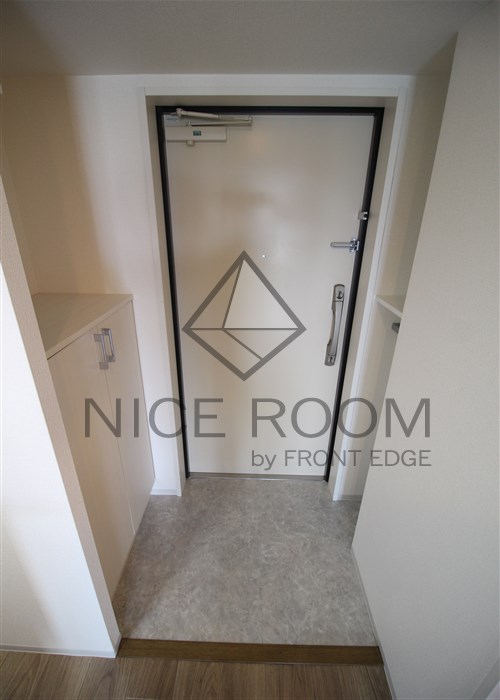 玄関　LIVIAZ NAMBA AIRY　玄関