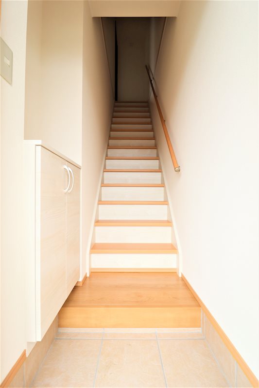 玄関　コンパクトながら収納力のある下駄箱がございます。