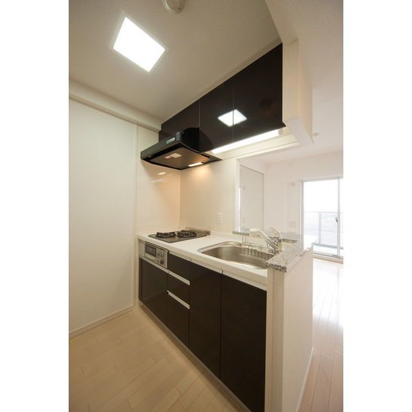 キッチン　同物件別部屋写真