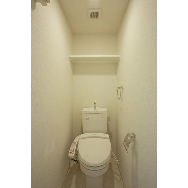 トイレ　同物件別部屋写真