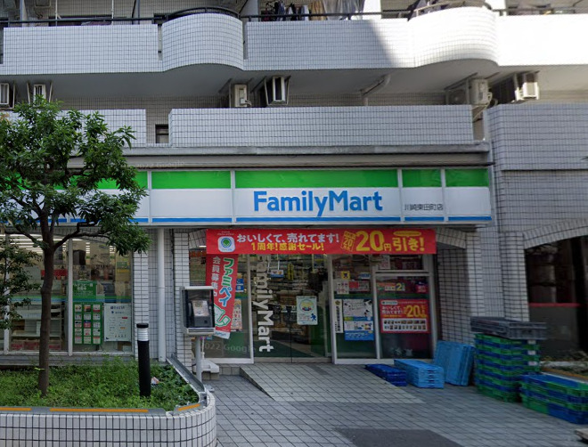 コンビニ　ファミリーマート（コンビニ）まで745m