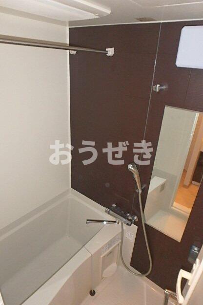 バス・シャワールーム　浴室乾燥機付きのバスルーム