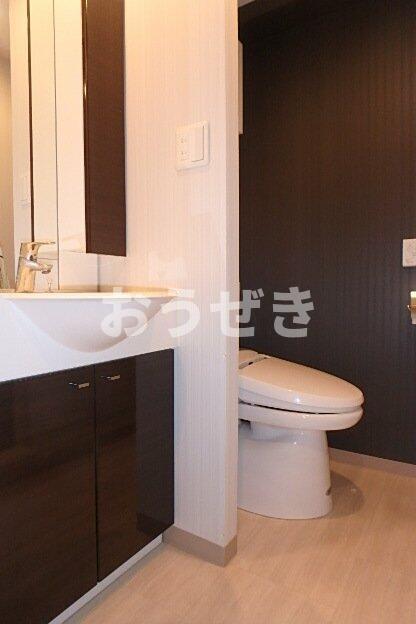 洗面設備　スタイリッシュな独立洗面台