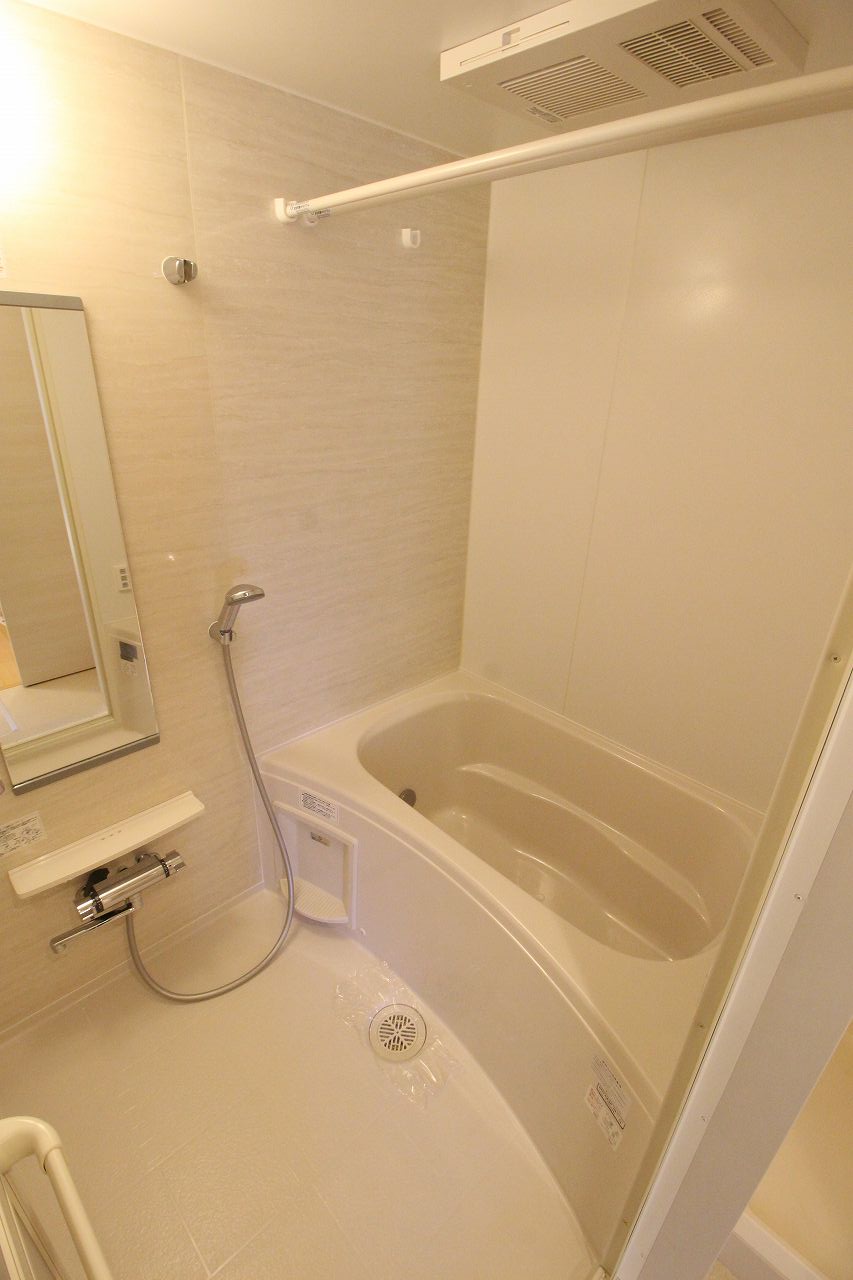 バス・シャワールーム　同物件、別のお部屋の写真です。