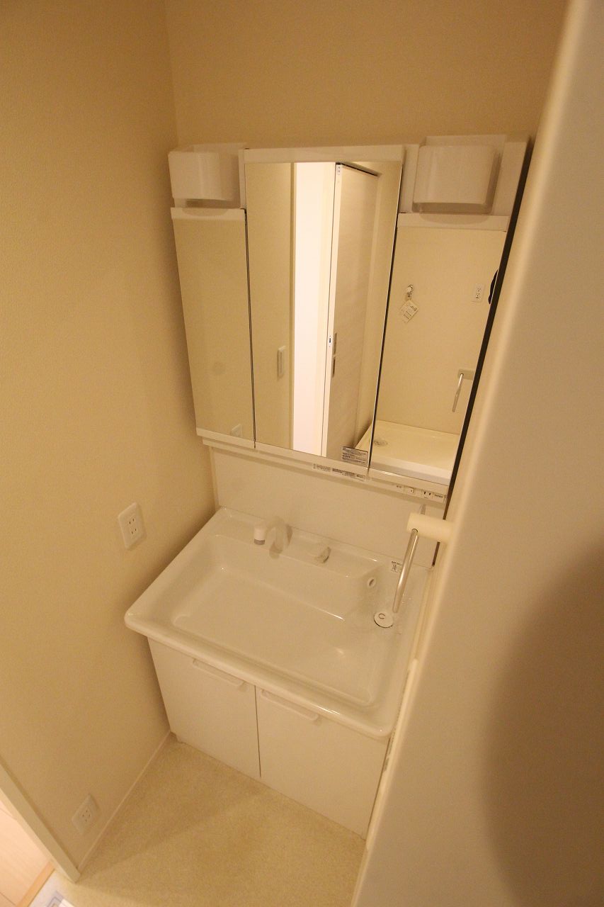 洗面設備　同物件、別のお部屋の写真です。