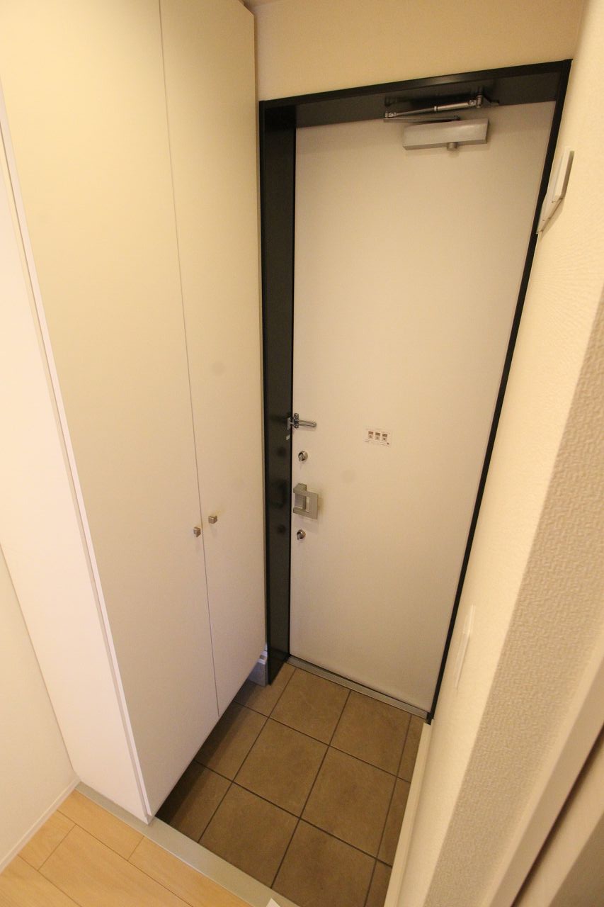 玄関　同物件、別のお部屋の写真です。