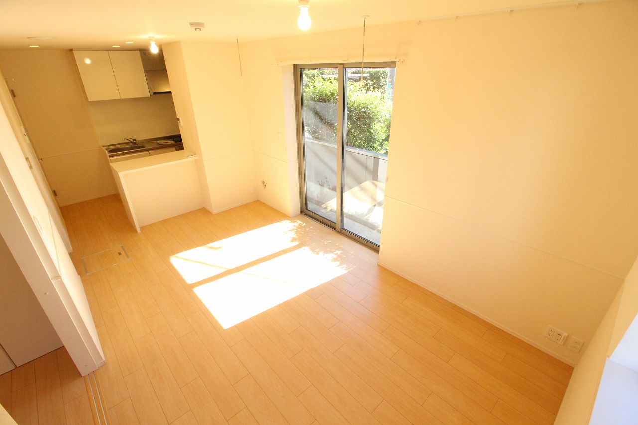 居室・リビング　同物件、別のお部屋の写真です。