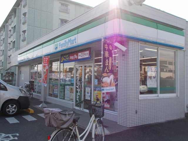 コンビニ　ファミリーマート草津野村店（コンビニ）まで117m