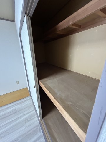 収納　5.5帖洋室収納