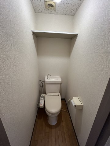 トイレ　温水洗浄便座
