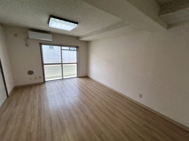 居室・リビング　10帖の広いリビング