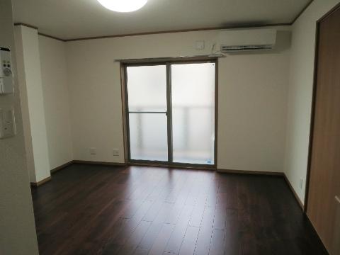 居室・リビング　室内