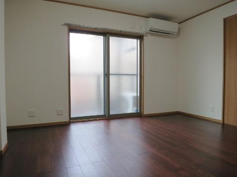 居室・リビング　室内