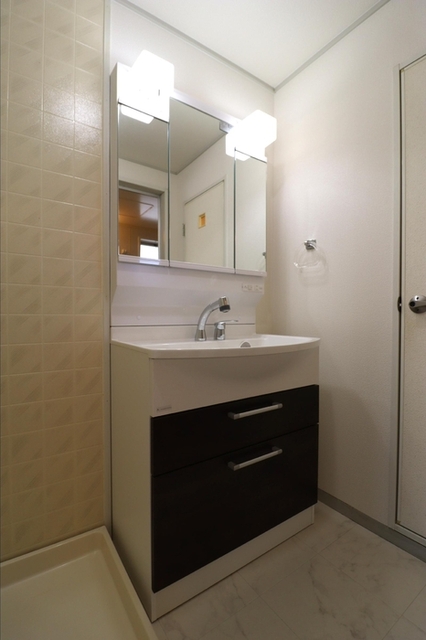 洗面設備　先発洗面化粧台