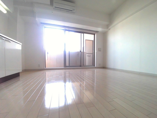 居室・リビング　フローリングで綺麗な9.4帖のLDK