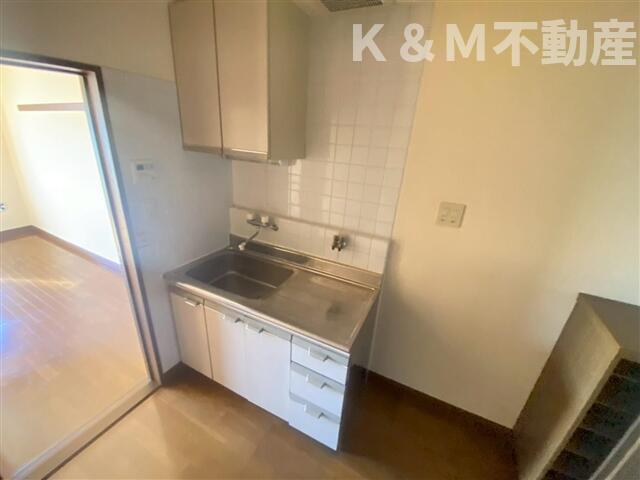 キッチン　コンパクトなキッチンで掃除もラクラク