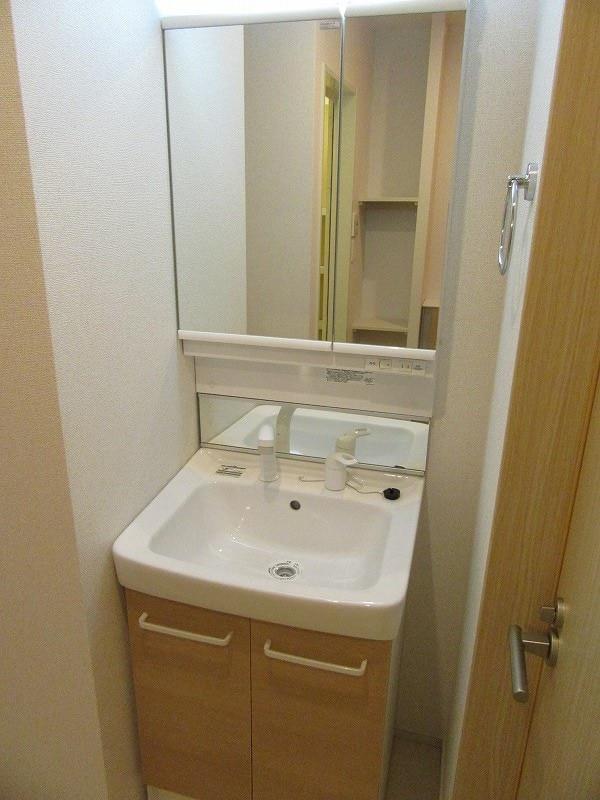 洗面設備　朝の洗顔やヘアセットに便利なシャンプードレッサー♪