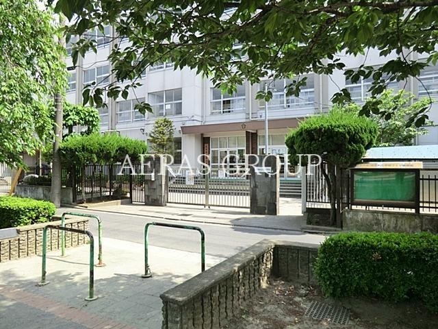 中学校　足立区立第六中学校（中学校）まで756m