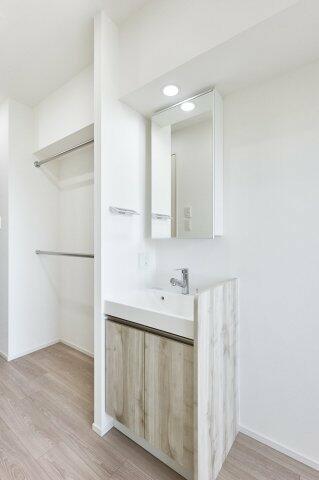 洗面設備　広い洗面スペース