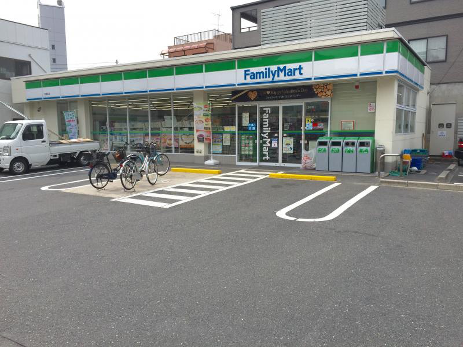 コンビニ　ファミリーマート吉島西一丁目店（コンビニ）まで220m