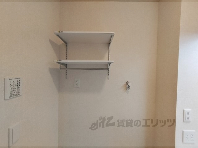 収納　洗濯機上