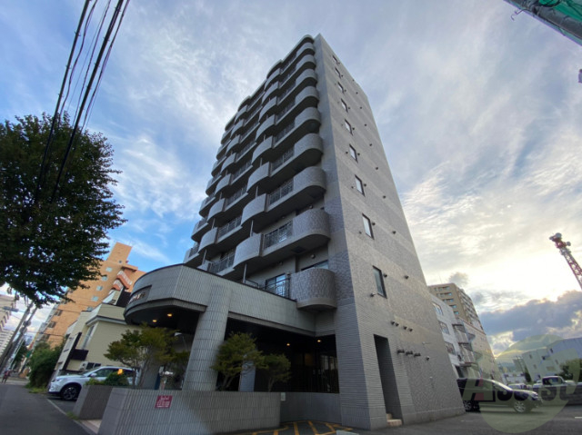 建物外観　札幌市中央区北６条西「ティアラＮ６」