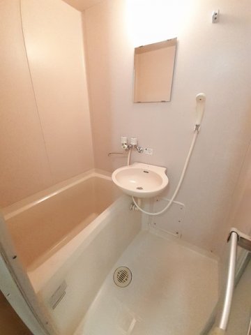 バス・シャワールーム　ゆったり過ごせるお風呂です