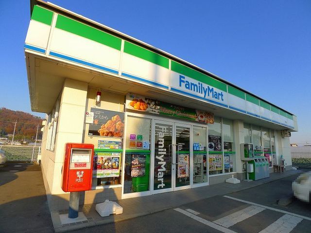 コンビニ　ファミリーマート笠懸鹿店（コンビニ）まで1800m