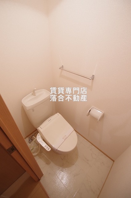 トイレ　温水洗浄暖房便座付き♪