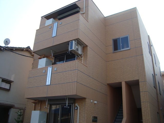 建物外観　ネット使用料無料のマンションです